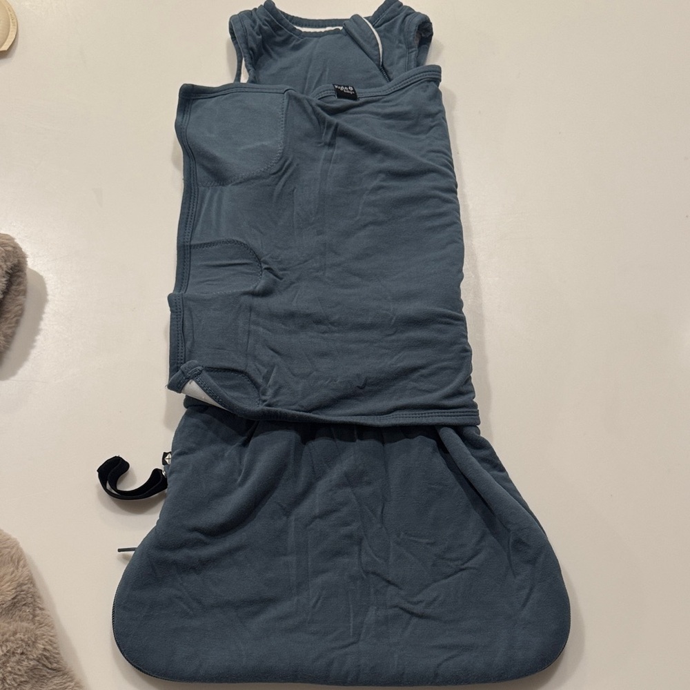 Kyle baby swaddle size xs